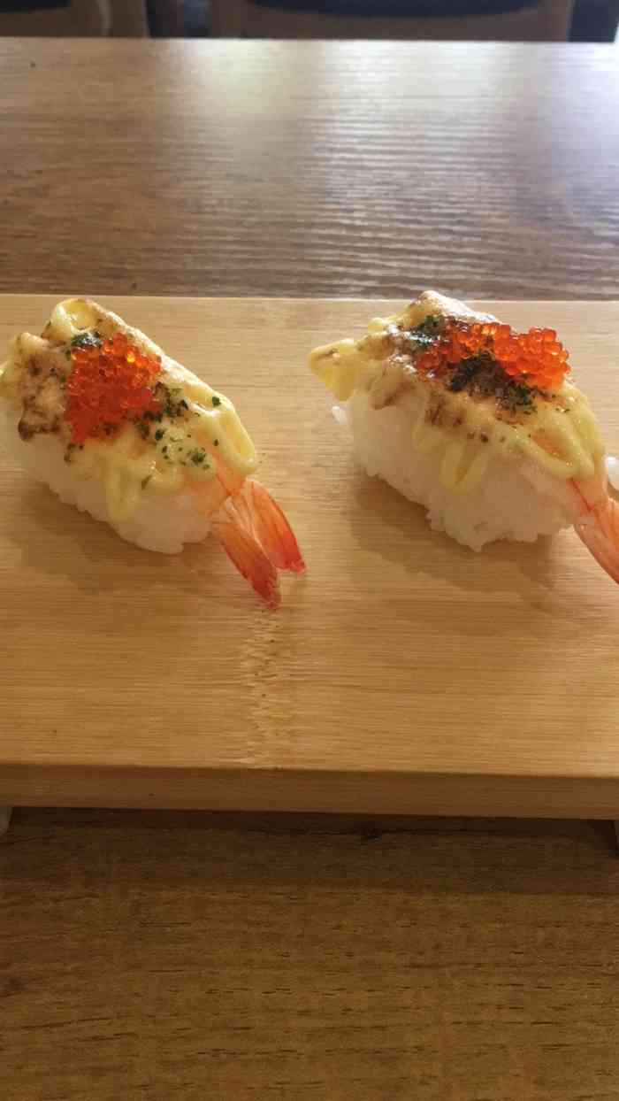 打分 我觉得挺好吃的,人倒很少啊,芝士焗虾手握推荐