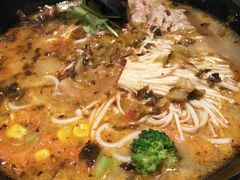 老坛酸菜肥牛过桥米线-云味馆过桥米线(皇庭广场店)