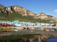 -百里峡七彩艺术小镇