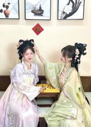 -一揽芳华汉服旗袍体验馆(拙政园店)