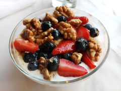 野莓核桃蜂蜜希腊酸奶-The Rug Cafe(王府中环店)