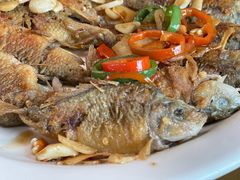 香煎禾花鱼-将军陂美食山庄·瓦缸炭烧鸡