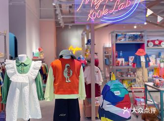 他们家男宝宝女宝宝的衣服都有 主要是针对一岁至八岁左