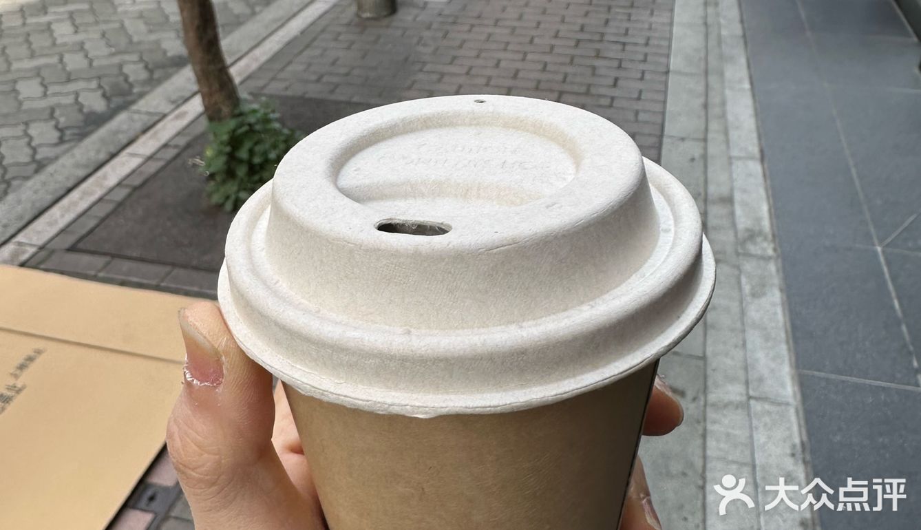 在店门口等开门[偷笑]一定要喝到的热黑咖
