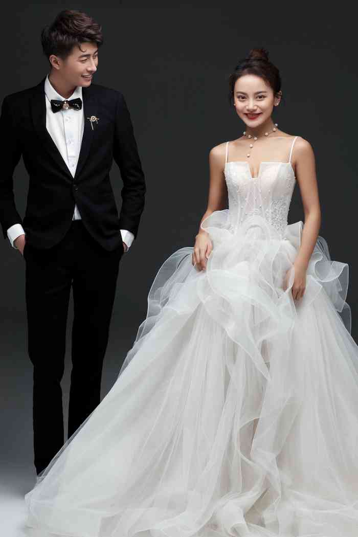 雨墨婚纱摄影studio-"去年预约的婚纱照终于拍完啦,前几天已经拿.