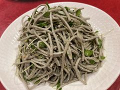 香椿苗拌干豆腐丝-巴渝兄弟川菜(宽街店)