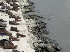 -多瑙河畔鞋履雕塑