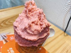 草莓冰激凌-野人先生现做冰淇淋(北京环宇荟店)