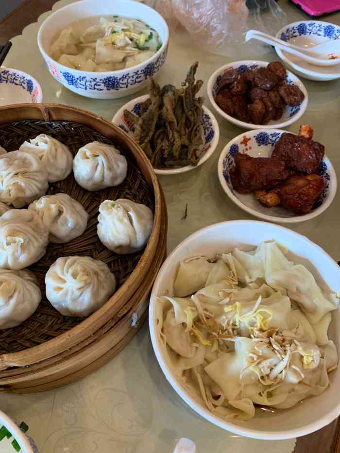 餛飩饅頭無錫有很多店也還不錯,王興記可能外地人來吃的比較多.