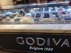 面包甜点陈列柜-GODIVA(王府井apm店)