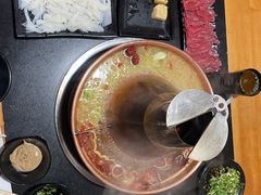 -果松木炭酸菜铜火锅·外婆参鸡汤