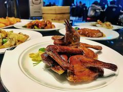 脆皮乳鸽-新天世纪中餐厅