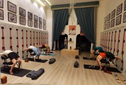 -成都阿难陀艾扬格瑜伽中心