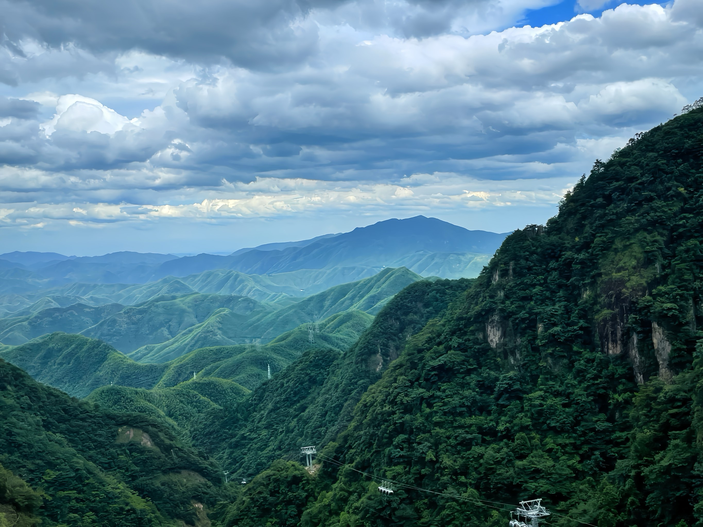 山峦重重图片