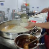 头碗汤有空调室内喝，二碗汤坐微风户外喝，你喜欢室内还是户外！