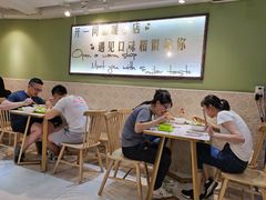 大堂-丽丽三鲜螺蛳粉(田林路店)