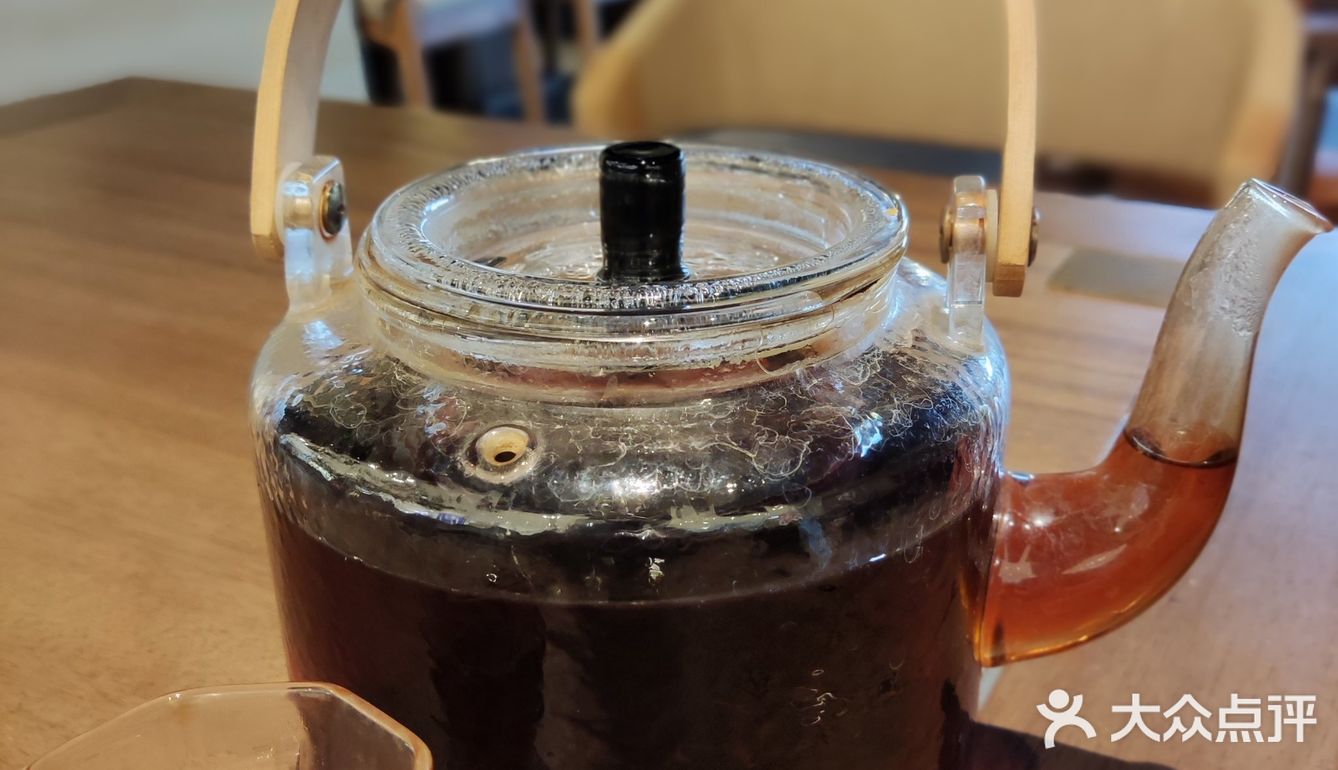 第一次喝藏茶，有点像沱茶，第一次吃藏区点心，感觉就像米花糖