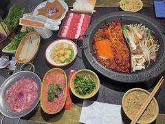 -宽板凳老灶火锅(台湾街店)