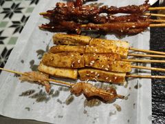 -何妹湿辣牛肉·粤式烧烤砂煲(桂雅路店)