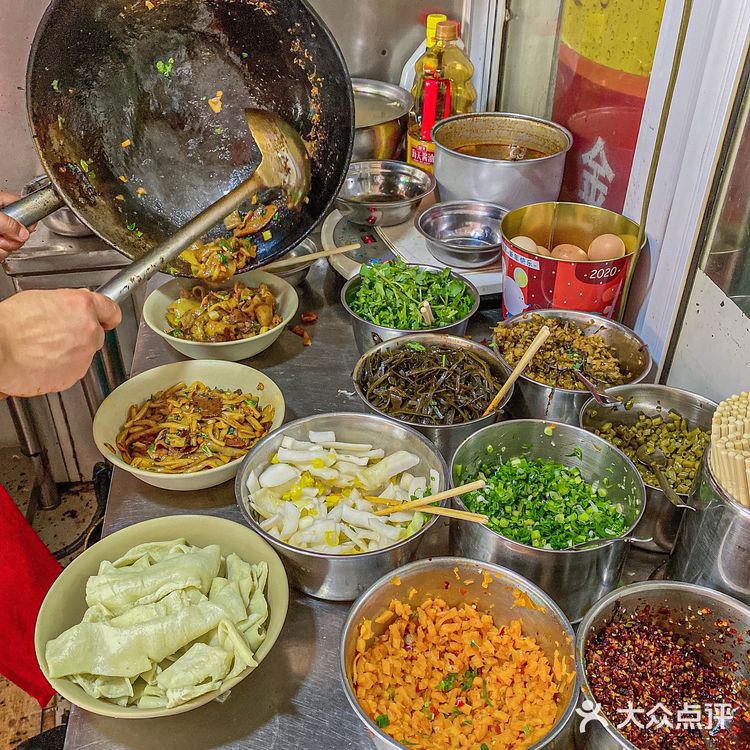 三狗/双黄牛肉炒豆丝⁉️哪一家更好吃..❓
