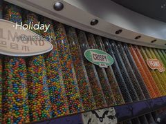 -m豆巧克力世界(上海世茂广场店)