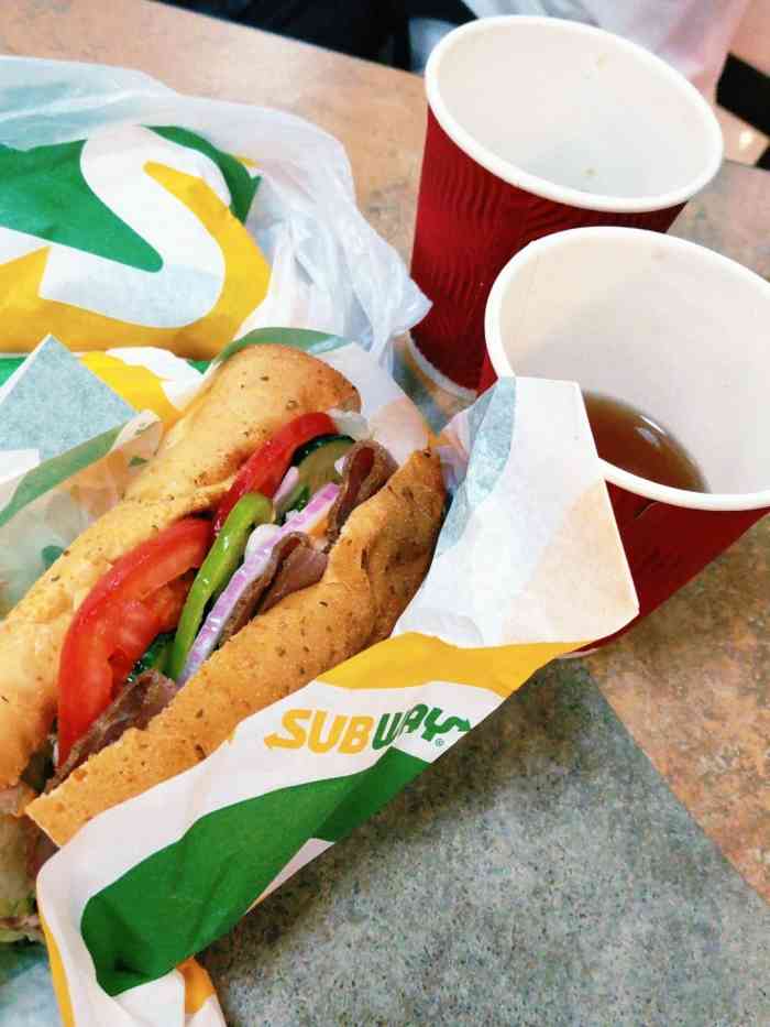 赛百味(盘古大观店)-"疫情期间,西式汉堡三明治快餐的优点还是挺.