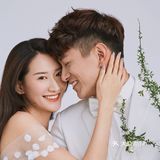 室内极简婚纱照，简单的幸福