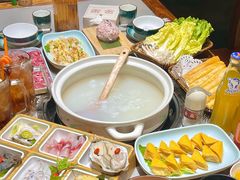 -四点金粥底火锅(沂州里店)