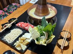 -果松木炭酸菜铜火锅·外婆参鸡汤