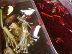 -老牌坊云南鱼豆花火锅(爱建店)