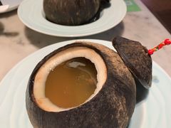 原汁椰子炖乌鸡-汤城小厨•粤菜•靓汤(西直门凯德MALL店)