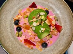 牛油果鲜橙沙拉配红菜头酸奶酱-XUN Bistro西餐厅