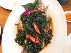 -Chom Cafe and Restaurant