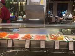 -广州万富希尔顿酒店·感趣自助餐厅·金秋蟹宴生蚝海鲜刺身