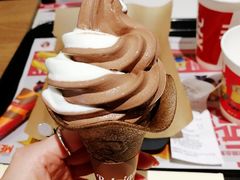 双旋比利黑巧冰激凌-肯德基(平江新城店)