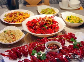 凉凉的也不怕烫嘴，面条很有嚼劲，香味十足