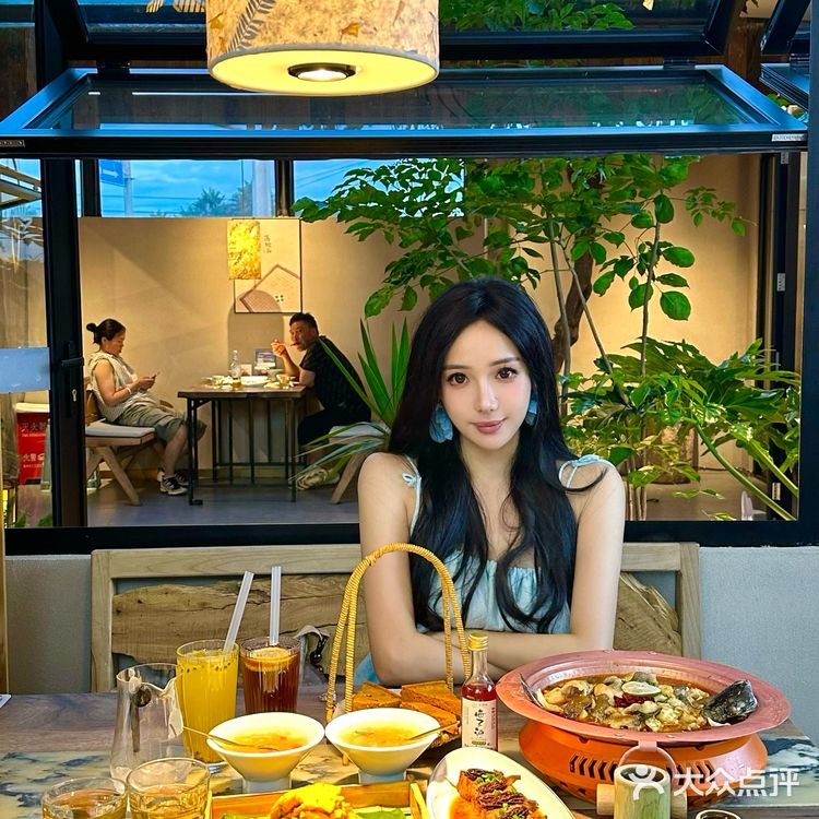 在花园里吃正宗地道的云南菜💐