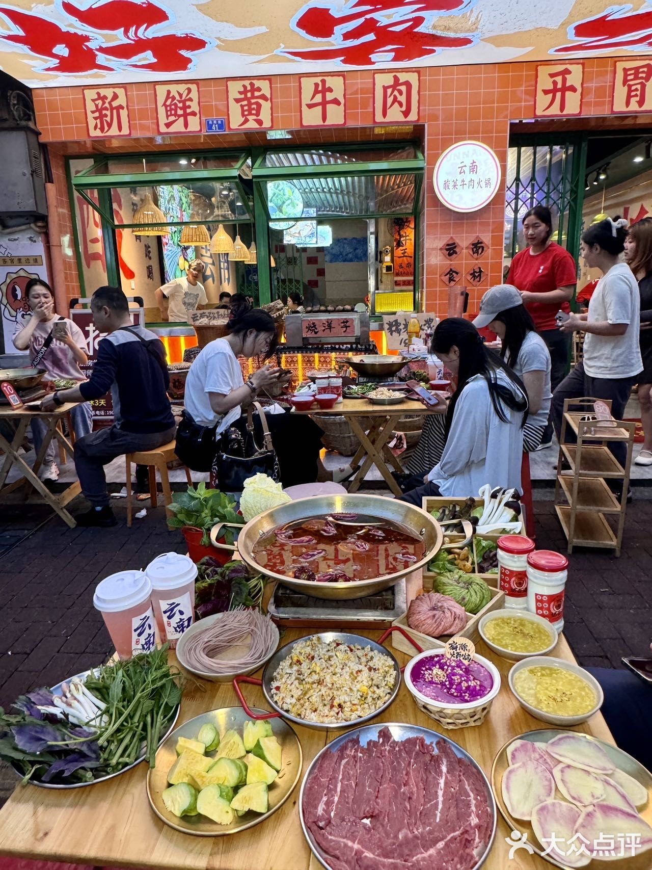 原来成都也有这个！！酸汤锅真的好好吃！！