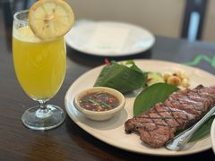 -Chom Cafe and Restaurant