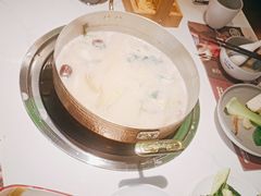 -洪氏嗨捞·广东猪肚鸡·椰子鸡火锅(西咸万象城店)