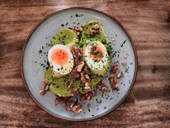 牛油果煮蛋吐司-RAC BAR(安福路店)