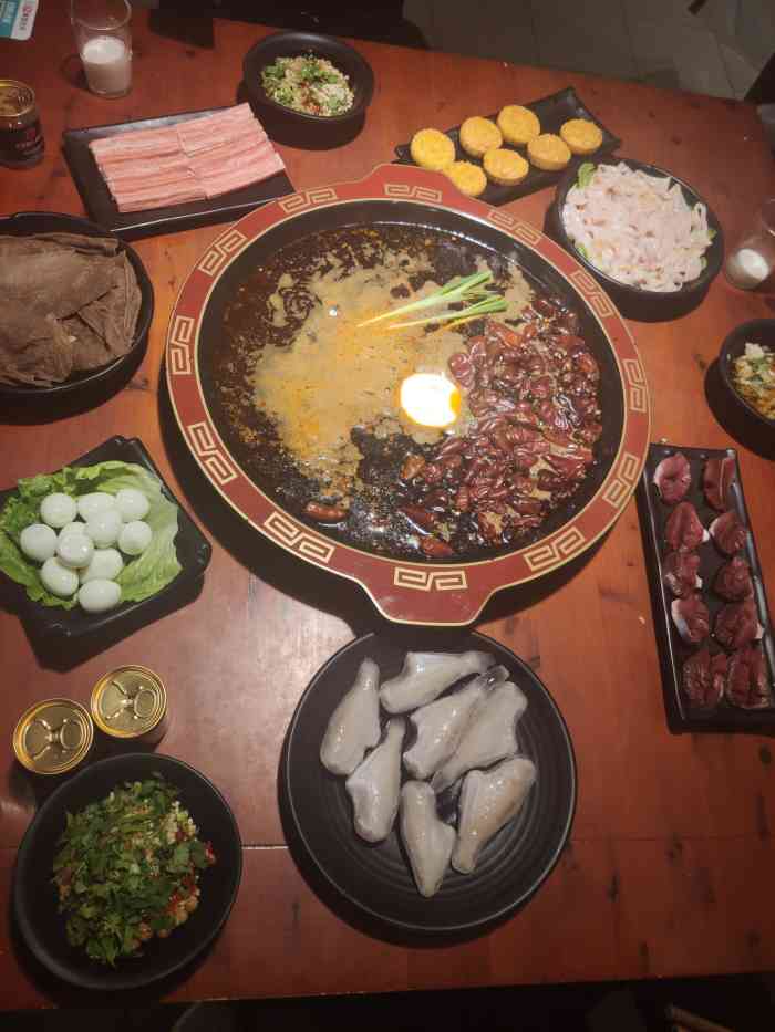 巴蜀崽儿老火锅(成都东站店)-"差评,太过分了,这么好吃的火锅我居然