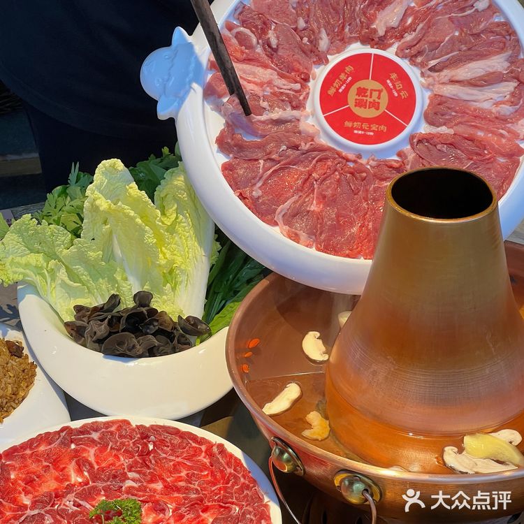 又到了吃老北京涮羊肉的季节！蘸上麻酱绝了