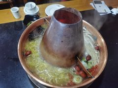 -果松木炭酸菜铜火锅·外婆参鸡汤