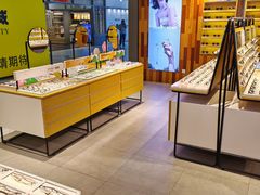 -LOOK眼镜·蔡司依视路配镜(宝山万达店)