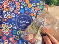 -VENCHI 闻绮(上海佛罗伦萨小镇店)