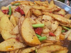 干锅土豆片-天添纸包鸡家常菜