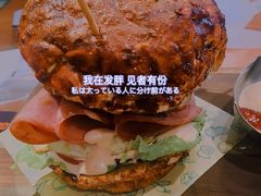 双蛋指椒牛肉汉堡-魏斯理汉堡(西安沣东吾悦店)