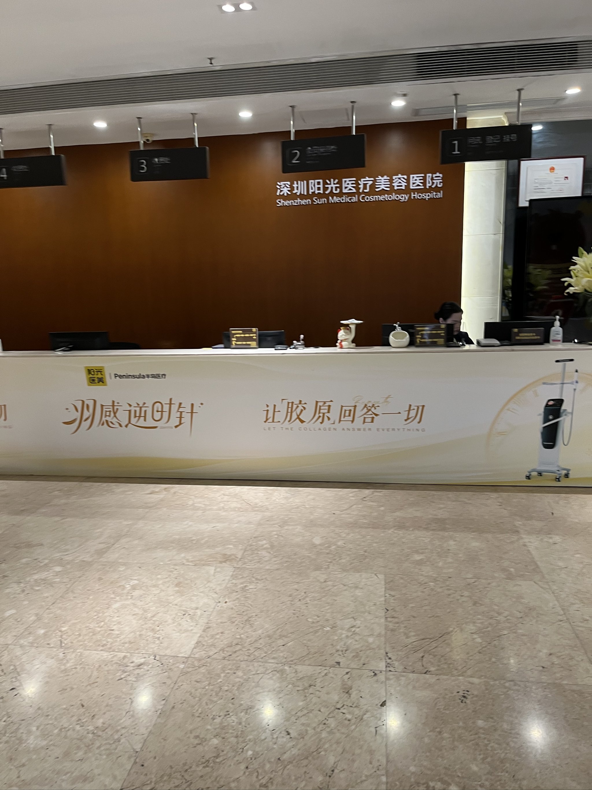 两个脸的红血丝的情况老严重了