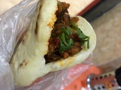 牛肉夹馍-代四孃牛华豆腐脑美味小食(总店)